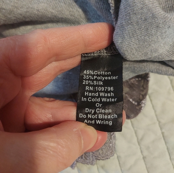 NWOT BEAUTIFUL VICTORIAN TOP - Picture 5 of 5